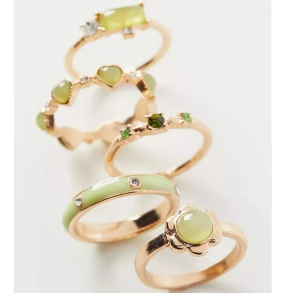 NEW UO 5 ring set stackable green stones - Picture 1 of 6